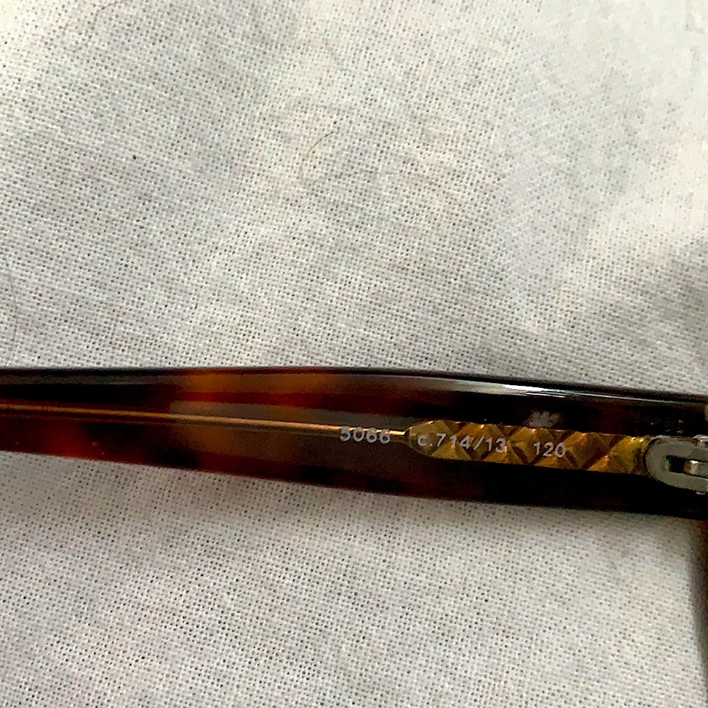 (SOLD)CHANEL AUTHENTIC Sunglasses - Picture 6 of 9